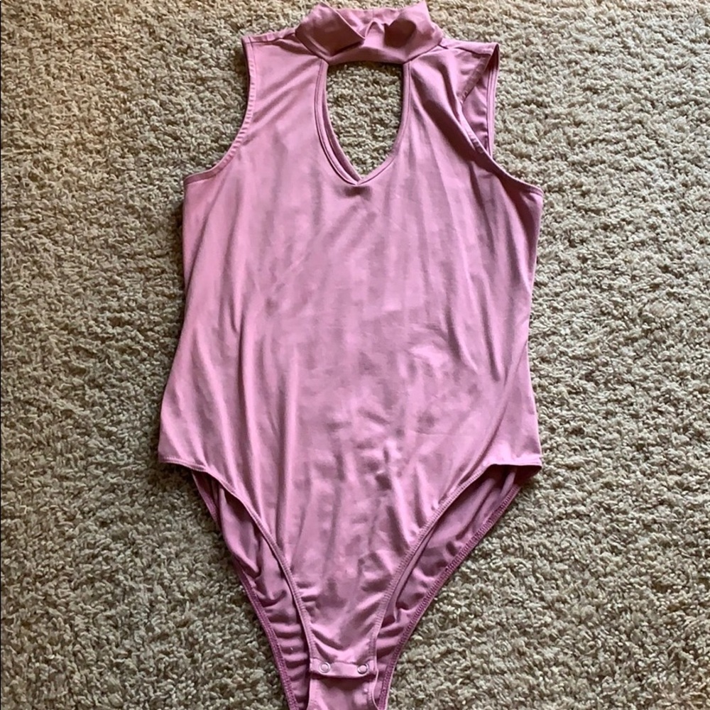 Light pink/purple sleeveless bodysuit